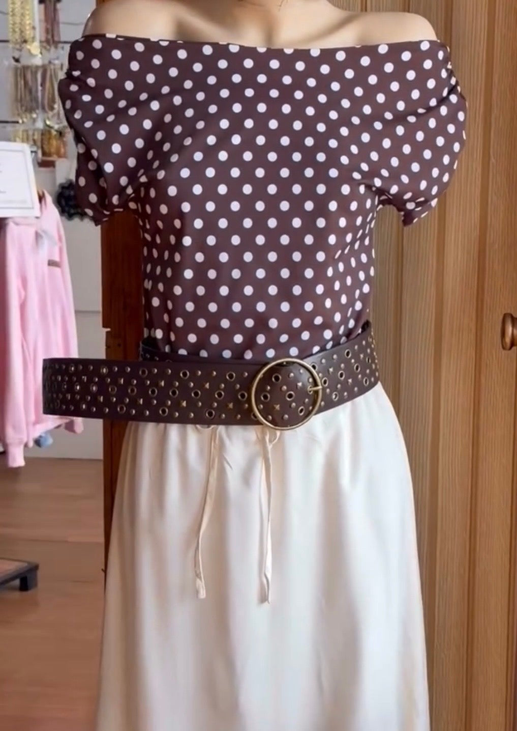 Polera cuello bote Lycra lunares café