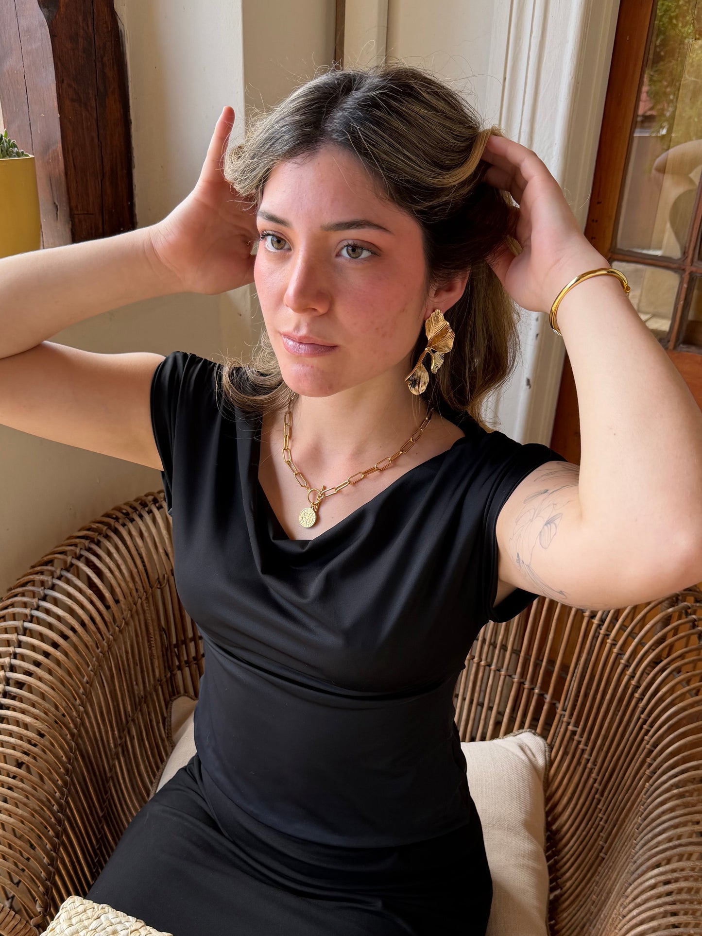 Polera cuello bote Lycra negra