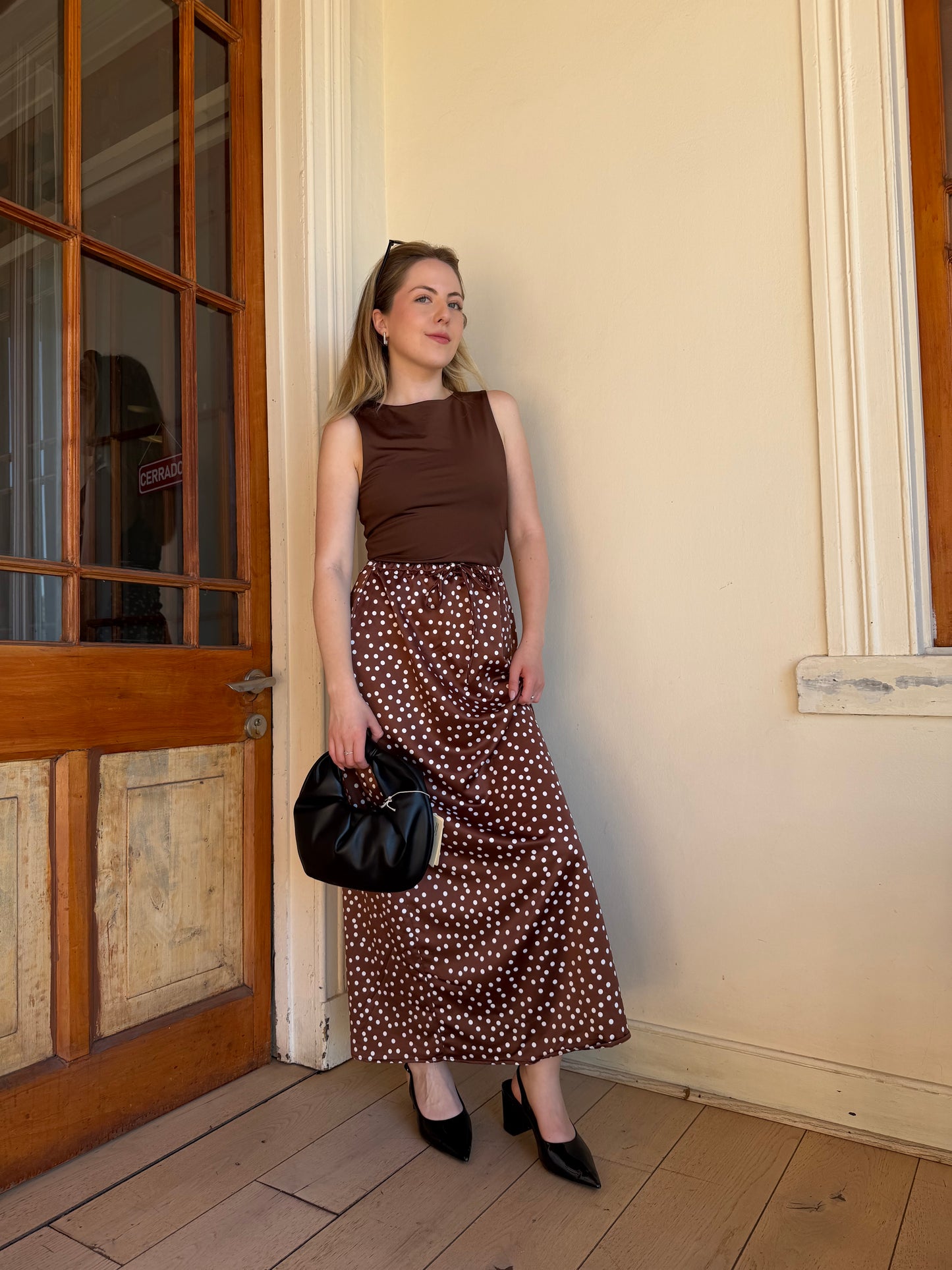 Falda larga polka dots café