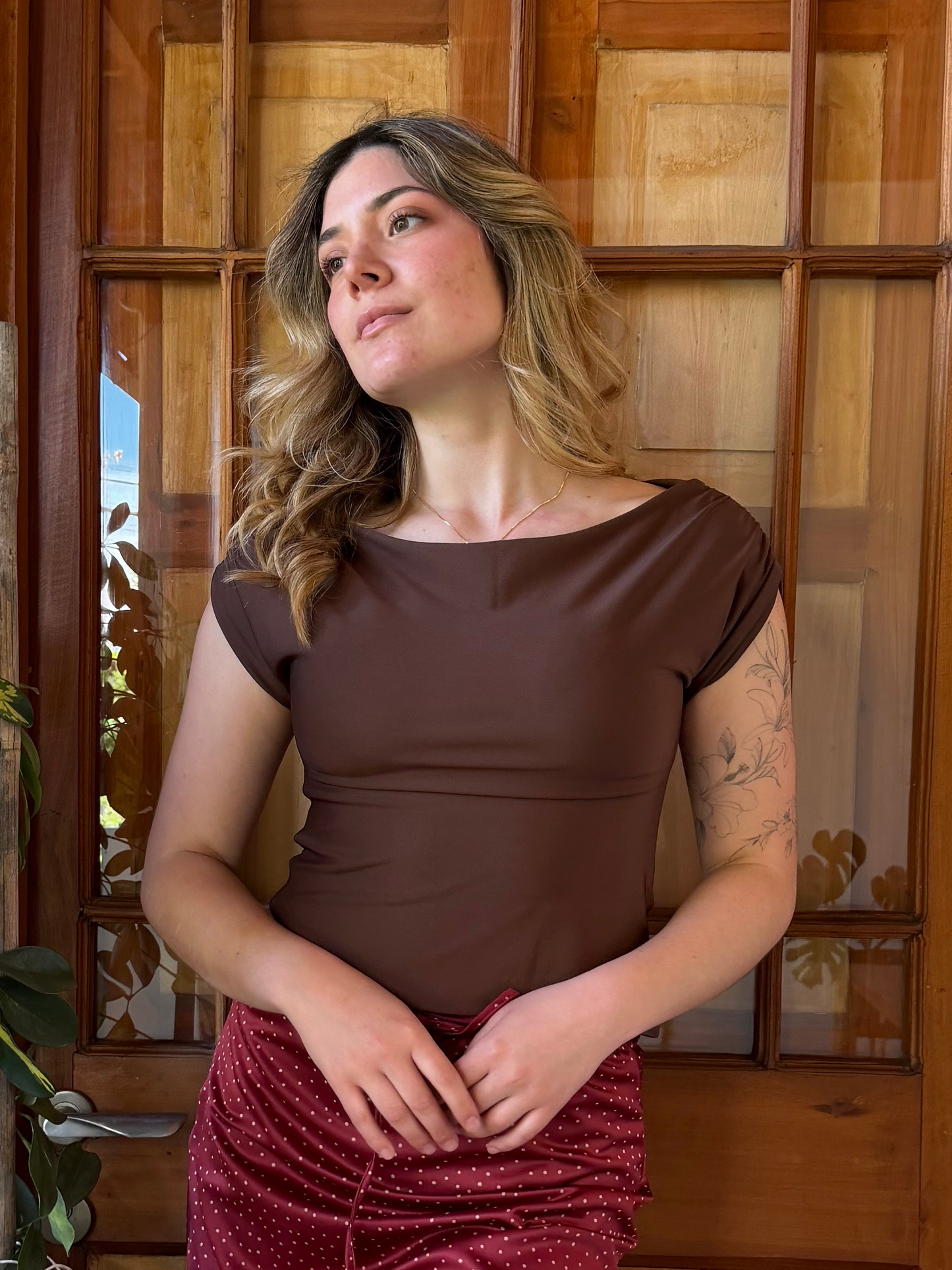 Polera cuello bote Lycra café